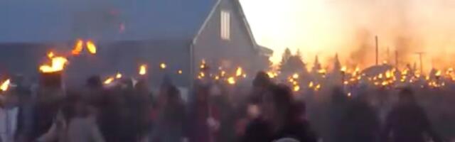 Правдиво ли видео, на котором показано факельное шествие против мигрантов в Канаде?