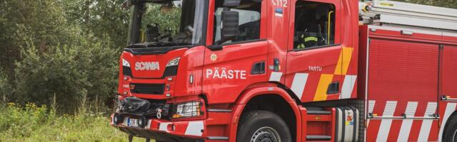 В Нарве на металлургическом предприятии произошел пожар. Спасательный департамент призывает закрыть окна и двери из-за дыма