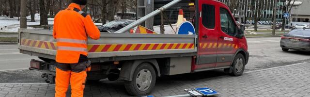 Сбил дорожный знак и уехал: чем это может закончиться для водителя в Эстонии