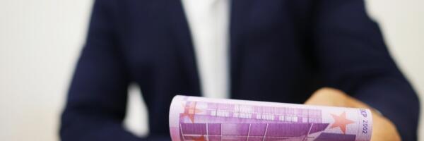 Суд без суда: с 1 июля многие долги в Латвии будут взыскивать автоматически