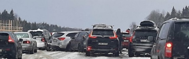 ФОТО | На шоссе Таллинн-Тарту произошла цепная авария с участием 7 машин, движение перекрыто