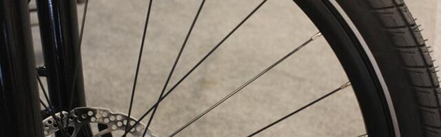 Дорожная разметка на улице Кроонуайа в Тарту вызвала недоумение велосипедистов