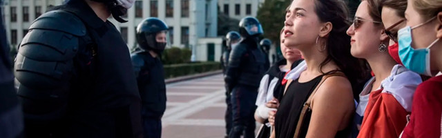 В Таллиннском аэропорту закрыли выставку против Лукашенко