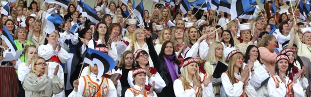 Эстонцев сановится больше