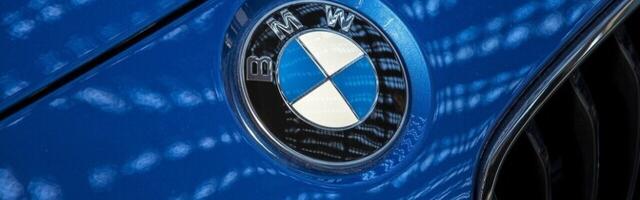 Водитель BMW въехал в остановку