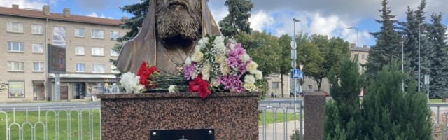 В Йыхви открыли памятник Алексию II