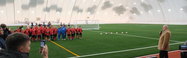 Тепло, удобно, современно: Нарва открыла первый в Ида-Вирумаа крытый футбольный холл