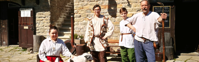 ФОТО: После долгого перерыва Нарвский замок и его Северный двор открылись