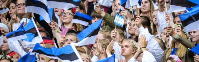 ПОЛЕЗНО ЗНАТЬ | Дни праздника песни и танца -  дни государственного флага. Что это значит?