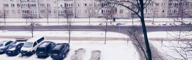 В Нарве стало меньше проблем из-за припаркованных автомобилей при уборке улиц от снега