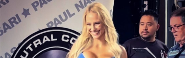 ФОТО: Блондинка с пятым размером груди бьется за чемпионский пояс