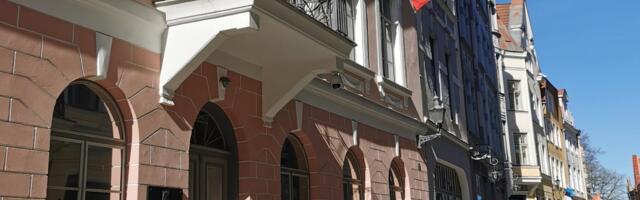 Посольство России в Таллинне закидал яйцами российский журналист