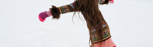 Родители фигуристов и хоккеистов: „В Тондираба тренеры переодеваются в туалетах, дети занимаются по углам, пока в зале разносят пиво для болельщиков“