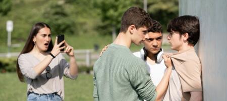 Редакция Постимеес: Насилию в школах потворствует нежелание директоров выносить сор из избы