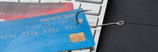 С начала года мошенники выманили у клиентов крупных банков меньше средств