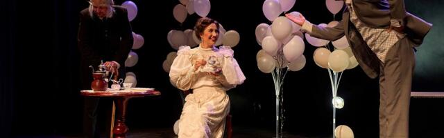 Рецензия | «Вишнёвый сад»: чеховские герои, хрупкие, как воздушные шарики