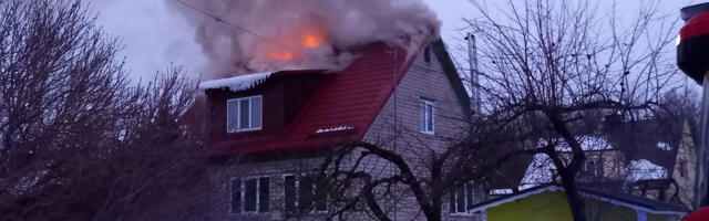 Горячая зола стала причиной пожара