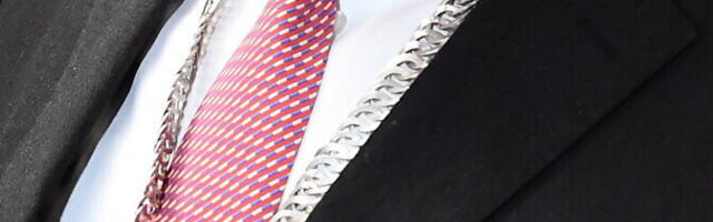 Председатель горсобрания Кохтла-Ярве должностную цепь пока не получит