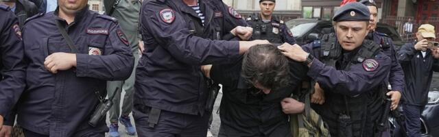 МНЕНИЕ | Теперь в России сажают в тюрьму даже за чтение „неправильной“ новости