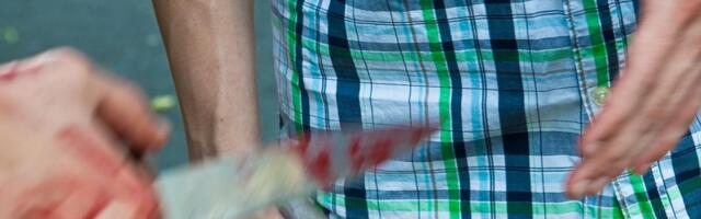 В Ласнамяэ двое человек ударили мужчину острым предметом