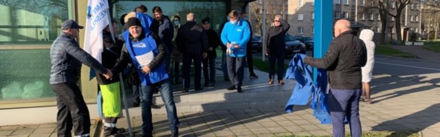 В Нарве прошел пикет в защиту уволенного сотрудника компании Operail