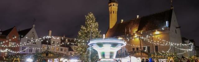 ГАЛЕРЕЯ | На таллиннской Ратуше зажгли рождественские огни и открыли рынок