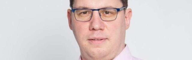 Уволенный с большим скандалом директор школы Сергей Пчёлкин снова на зарплате у Таллинна. Город выплатил ему почти 5500 евро компенсации