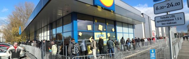 RusDelfi в Латвии | Локдаун напомнил о советских очередях в магазинах: чтобы попасть в Lidl, приходится ждать не менее часа