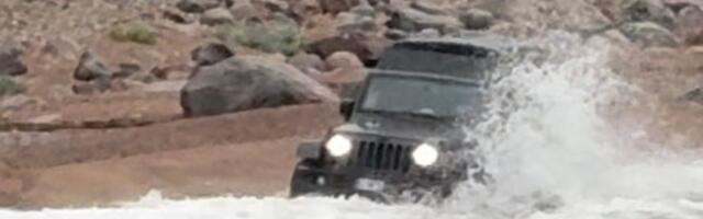 ВИДЕО | „Дакар“ обернулся „Титаником“: на Хийумаа польские туристы утопили внедорожник на пляже