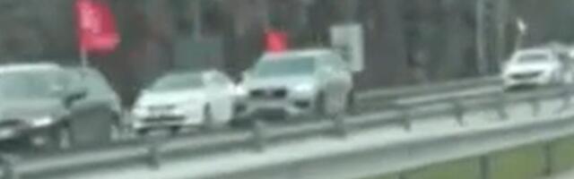 В Стокгольме разъезжала колонна автомобилей с флагами РФ и СССР