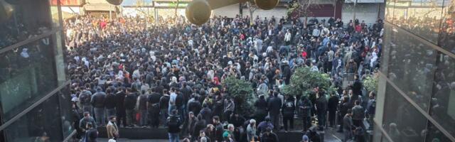 В Иране во время протестов убит сотрудник служб безопасности