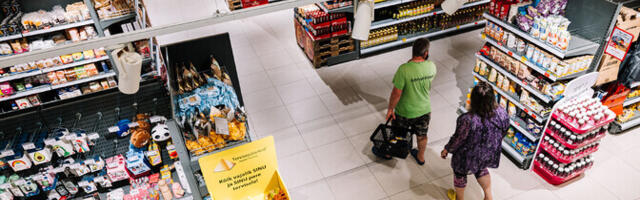 Представитель торговой сети: люди переходят на более дешевые продукты или ждут скидок