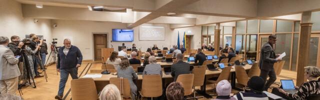 Оппозиция в Нарвском горсобрании: собраны подписи 16 депутатов для вотума недоверия Райк и Стальнухину