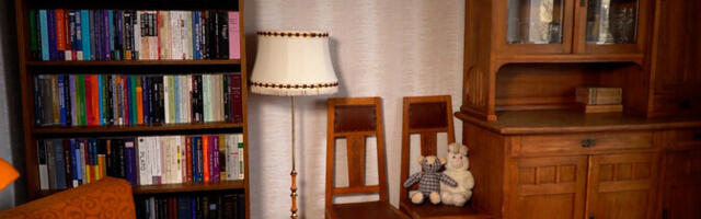 Хрусталь, торшер и старые часы: жизнь канадца в интерьере образцовой советской семьи