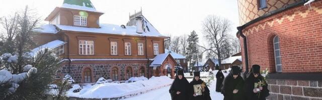 Ляэнеметс убеждает Пюхтицкий монастырь выйти из подчинения Москве