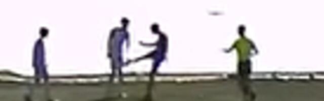 ВИДЕО | Юные игроки таллиннского „Легиона“ умышленно травмировали футболистов — один из пострадавших оказался в гипсе и инвалидной коляске