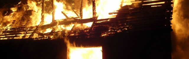 В Нарве распитие алкоголя завершилось поджогом: погибли 2 человека