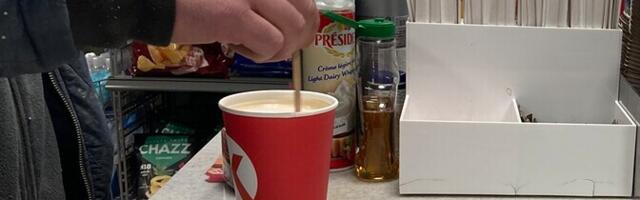 Исследование: одноразовые стаканчики выделяют в напиток тысячи частиц микропластика