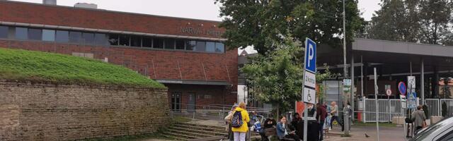 Сегодня у погранпункта в Нарве очередей нет