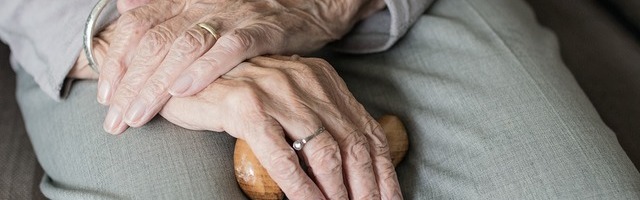 Полиция предостерегла пожилых людей от «помощников» в снятии денег со счета