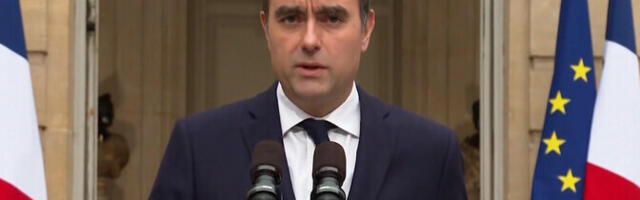 Правительство Франции дважды избежало вотума недоверия