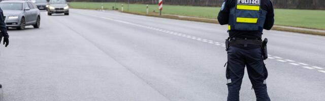 BMW сбил мотоциклиста, 10-летний мальчик упал с велосипеда