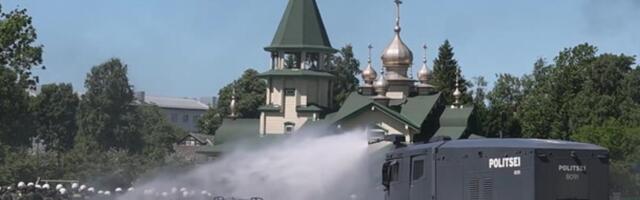 ВИДЕО И ФОТО | „Народ не слушают!“ Резервное подразделение полиции на учениях сдерживало разгневанных и голодных бунтовщиков