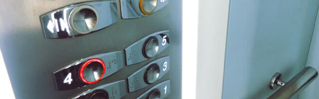 В центре Таллинна мужчина ограблен в лифте отеля