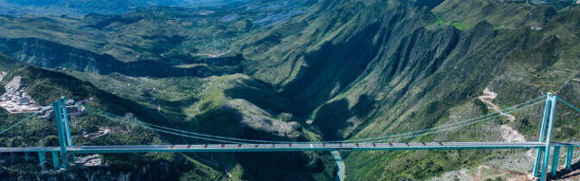 В Китае открыли для движения самый высокий в мире мост