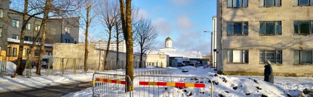 Днем фонари гореть не должны, если не идет проверка