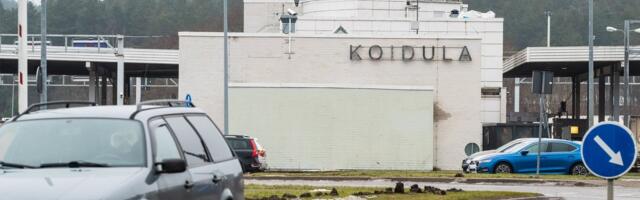 С парковки у КПП Койдула эвакуировали 47 автомобилей. Государство хочет их продать, но есть серьезная проблема