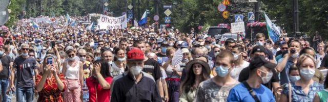 ВИДЕО | В Хабаровске прошла новая акция протеста, в которой участвовали десятки тысяч человек. Людей еще больше, чем в прошлую субботу