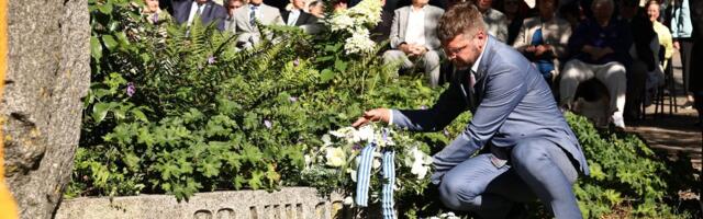 ФОТО | На Тоомпеа отмечают День восстановления независимости: собрался Клуб 20 августа