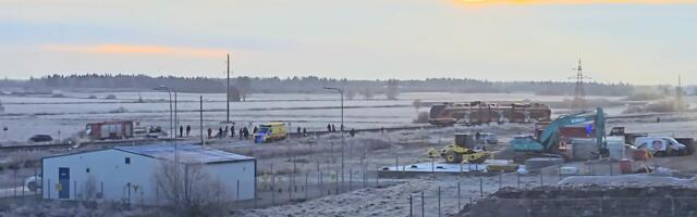 В Саку грузовик столкнулся с пассажирским поездом